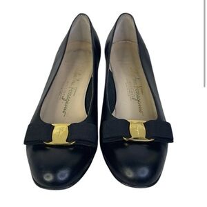 Salvatore Ferragamo Boutique Vara Pumps Black Leather Bow Shoes Sz 9 AA